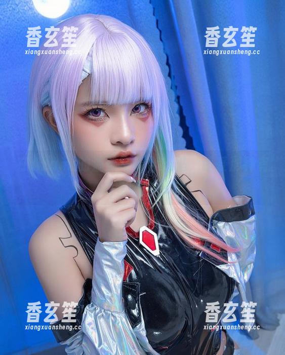 在Azami的温柔写真合集里，感受那种有点噘嘴的可爱