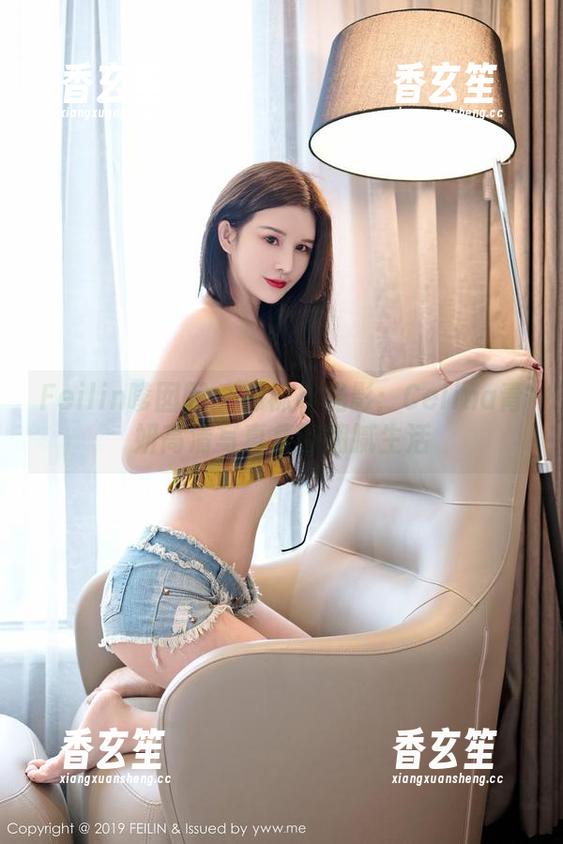 Feilin嗲囡囡 - 棉袜与光影：Celina青妍高清写真集的细腻生活