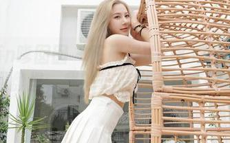 Feilin嗲囡囡 – 陈雅漫VICKY的瑜伽写真在网盘里，我的心情也跟着变得柔软。