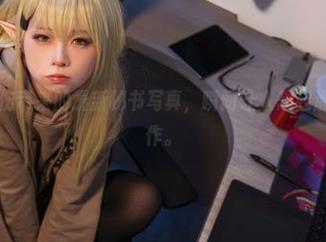 G44不会受伤带来的最新秘书写真，瞬间让人想起那份幻想的工作。