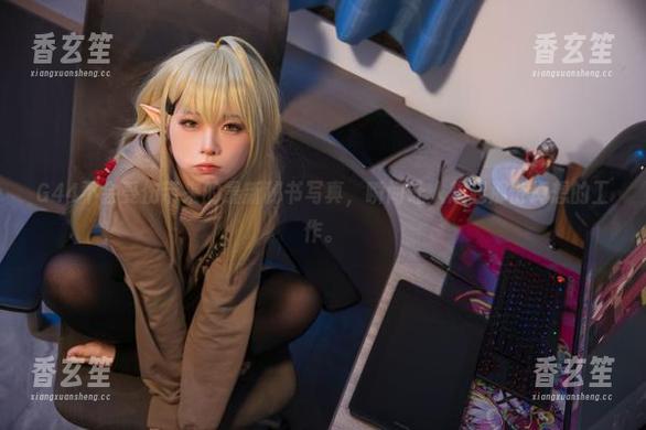 G44不会受伤带来的最新秘书写真，瞬间让人想起那份幻想的工作。