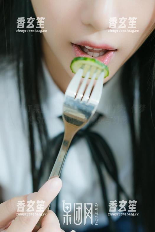 GIRLT果团网 - 一场关于美脚的梦：何梦兮Stacy图包里的随想与幻影