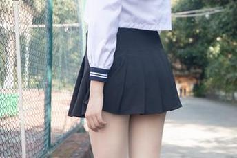 MSLASS梦丝女神 – 小穆私拍作品：毛衣简直无力抵挡，她的长腿才是真正的焦点！