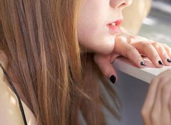 MiiTao蜜桃社 – 发现缇娜美Tinami新连衣裙，一套图更新让我不自觉想要更深入！