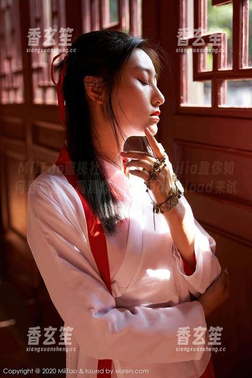 MiiTao蜜桃社 - 陆萱萱Cecilia教你如何穿黑丝，高清作品等你download来试试！