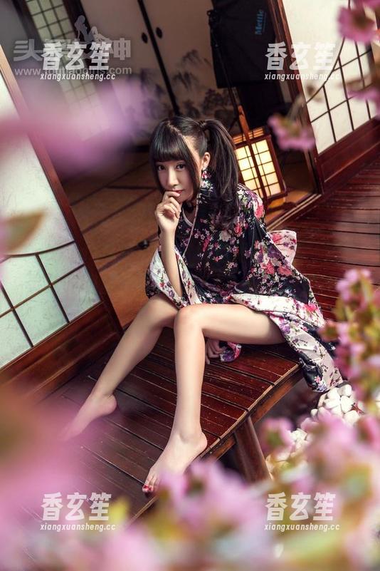 TouTiao头条女神 - 镂空不是空洞，娜依灵儿的网盘下载，给你不一样的视觉冲击！