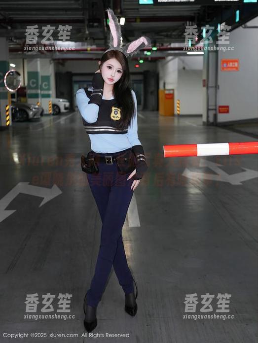 Xiuren秀人网 - 长腿写真大揭秘：Elise谭晓彤的美丽图片背后有啥故事？