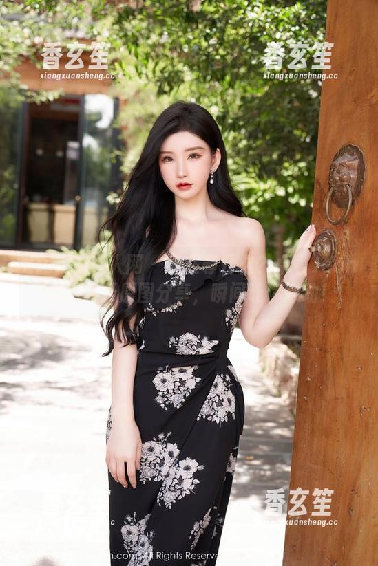 Xiuren秀人网 - 还在等什么？卓君Jeanes的夏天原图分享，瞬间让你心动！