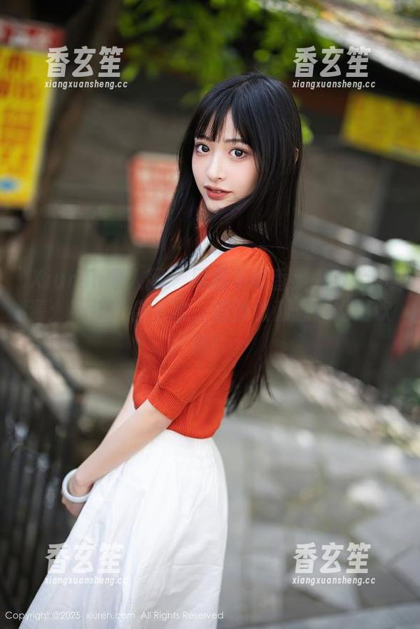 Xiuren秀人网 - 周周不吃香菜秀泳装资源：不仅适合下水，连沙滩都想请她喝饮料！