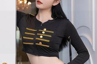 Xiuren秀人网 – 小逗逗的短裙写真，谁说小女孩不可以调皮捣蛋？图包里全是反叛的气息。