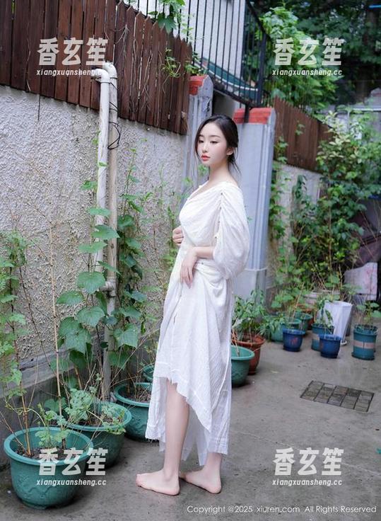 Xiuren秀人网 - 打破你的审美！王伊纯的美脚写真集值得一看，分享感受！