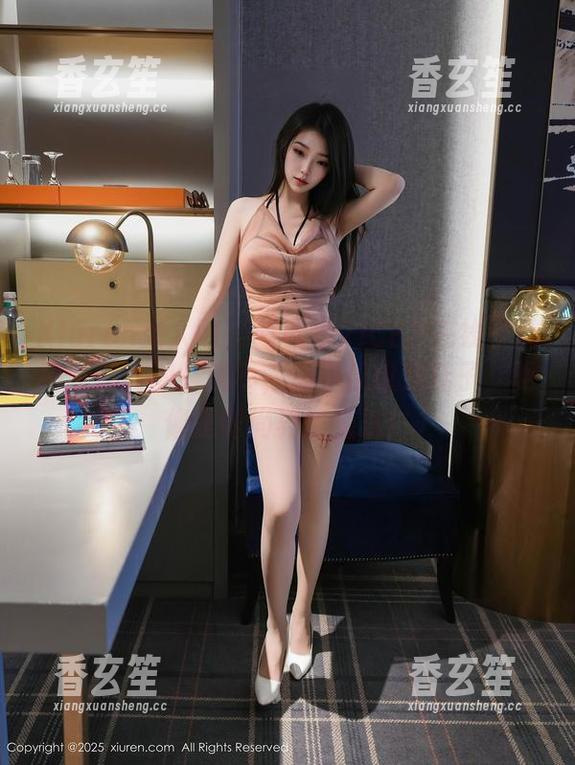Xiuren秀人网 - 陈雅漫VICKY在线专属高跟鞋美图，哦不，这不仅仅是鞋子，更像是时尚界的魔法！