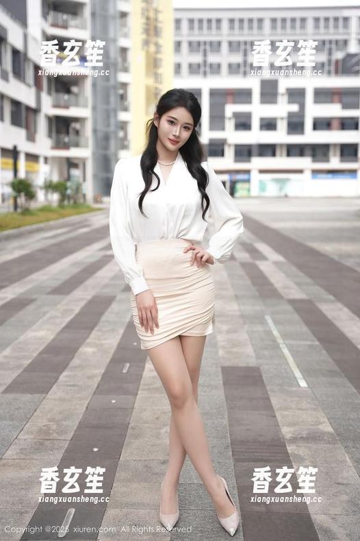 Xiuren秀人网 - 龙雪儿的校服图册：免费，谁说课堂上不能小期待？