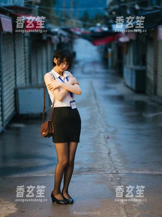 关注nagesa魔物喵的旅拍资源，想象中旅行之美，现实中仍躺在沙发上…