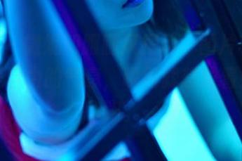 pans – 微妮和服随风摆动，图片和写真里满是自由的气息，瞬间就想跟着她一起跑。