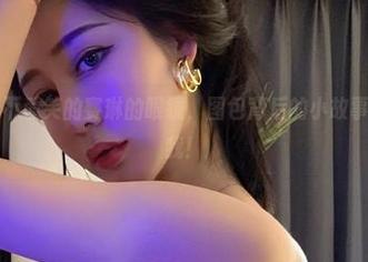 微密圈 – 看不爱笑的赛琳的眼镜，图包背后的小故事瞬间吸引了我！