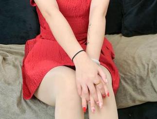 丽柜 – 心心瑜伽高能图包！跟着她的姿态走，平衡感可以，但我的腹肌可能还在睡觉！