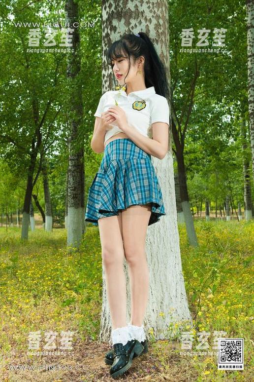 丽柜 - 甜甜私拍：在玉孽红莲的背景下我也想变成一朵花！
