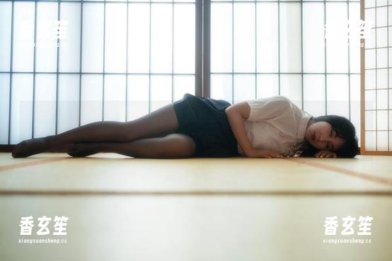 云溪溪美脚图册火热上线，免费独家，站好队，腿迷们准备好“跪”了吗？