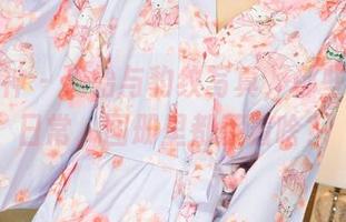 克拉女神 – 汤怡与豹纹写真，那些床边的日常，图册里都藏着啥？