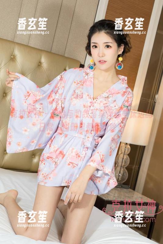 克拉女神-汤怡 克拉女神 - 汤怡与豹纹写真,那些床边的日常,图册里都藏着啥?