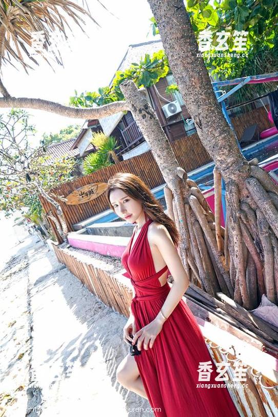 嗲囡囡 - 在线图集：luna张静燕在校服中闪耀，谁还记得那些课本呢？