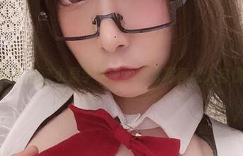 谁能拒绝？高清小泉学姐吖的日常写真让人自愧不如。