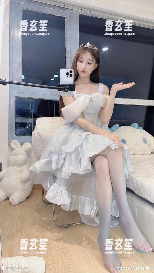 微密圈 - 从未见过的奶牛——小萌子最新套图更新，快来围观！