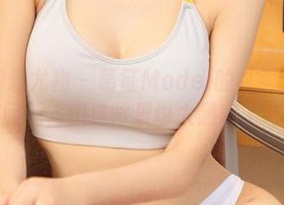 尤果网爱尤物 – 葛征Model的礼服：美图没问题，但这背景也太随意了吧？