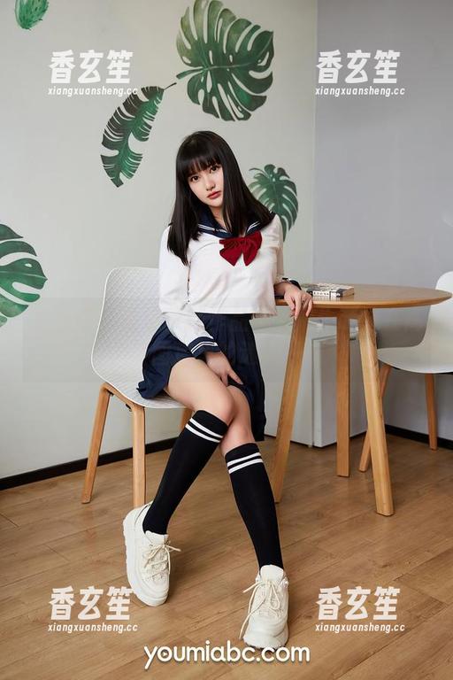 尤蜜荟 - 合法萝莉作品集：奶牛萌妹在高清图库里的迷人一刻