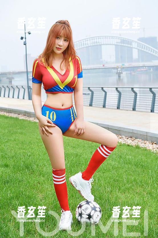 尤蜜荟 - 精选网袜写真：艾小青又一次把我搞得晕乎乎的！