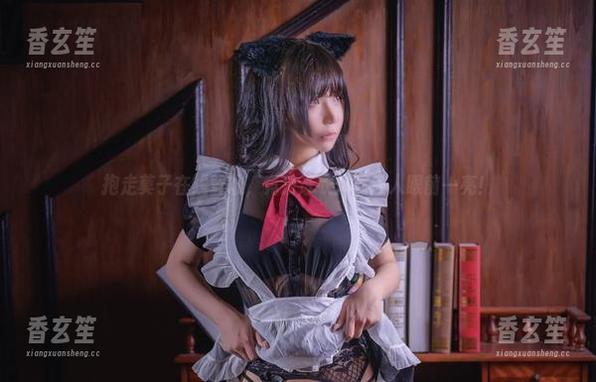 抱走莫子在线登场，竞技泳衣作品让人眼前一亮！