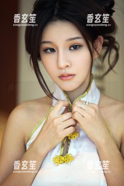 推女郎 - 娜露和她的泳池图包：更新了一次，不吃亏，哪怕水也变得透亮！