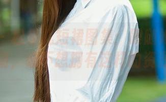 推女郎 – 松果儿短裙图集：跟随她的裙摆舞动，谁不想拥有这样的资源？