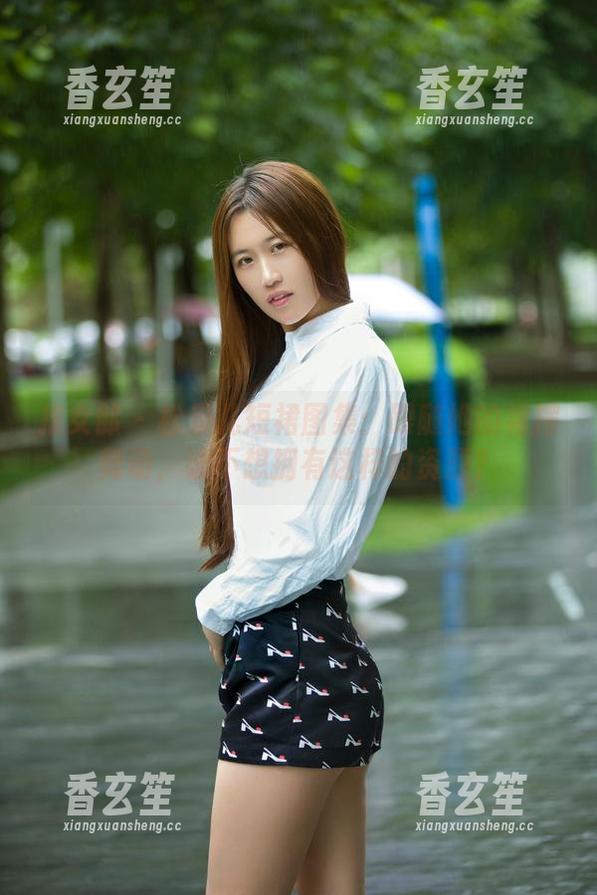 推女郎 - 松果儿短裙图集：跟随她的裙摆舞动，谁不想拥有这样的资源？