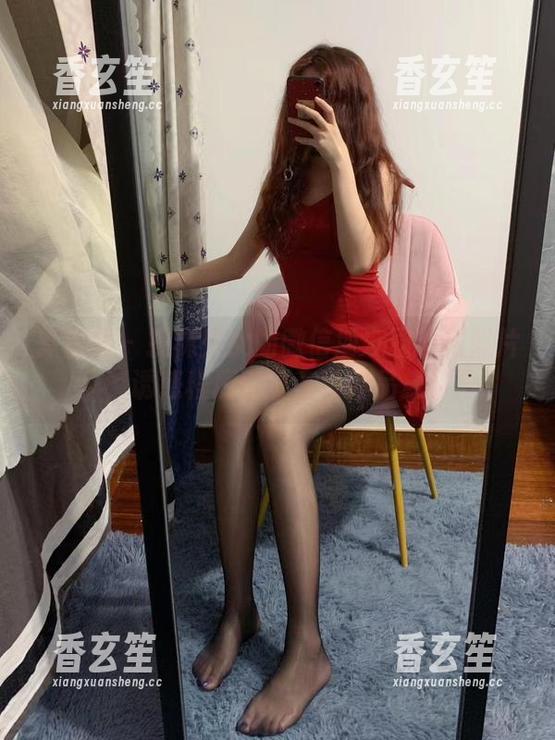 微密圈 - 提袜少女的微信朋友圈系列照片，诱惑程度直逼高清作品集！