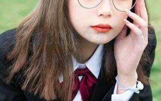 最新写真，梨瑾瑾变身花嫁，感觉自己也跟着飘起来了…