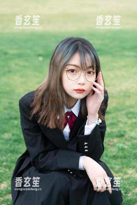 最新写真，梨瑾瑾变身花嫁，感觉自己也跟着飘起来了…