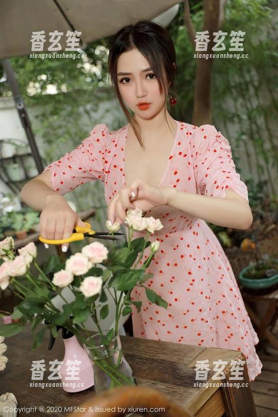 模范学院 - 图集预警！看看草莓兔兔如何玩转镂空，付费太奢侈了吧？