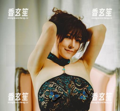 樱晚gigi最新JK套图更新，怎么看都觉得有点不科学！