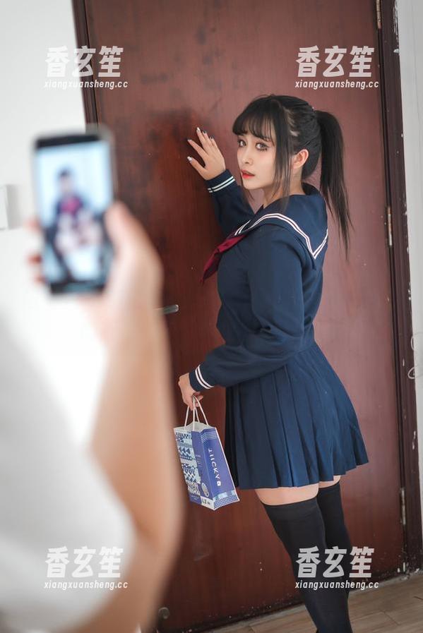 白衬衫下的洛璃LoLiSAMA：你能读懂她的故事吗？写真套图带你探秘