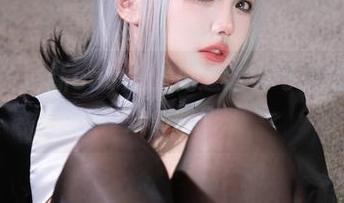狐洛洛子最新cos：你见过这么可爱的鲨鱼妹女仆吗？