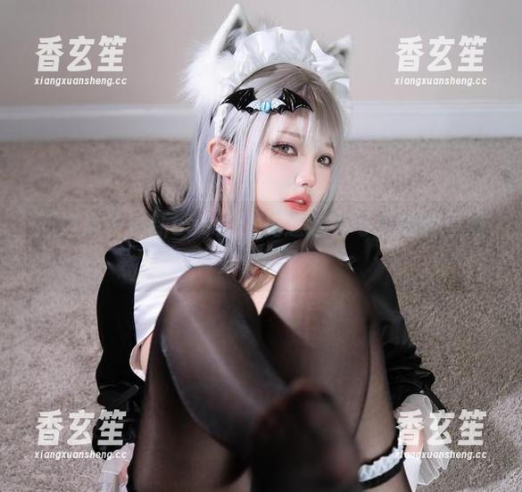 狐洛洛子最新cos：你见过这么可爱的鲨鱼妹女仆吗？