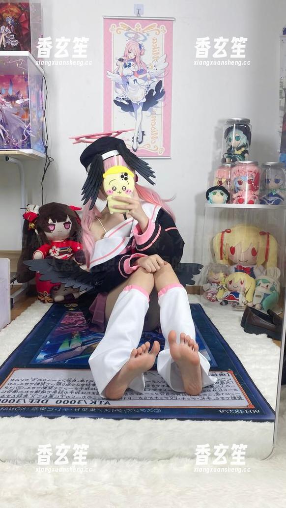 白栎Shirly的写真资源，不仅油亮，还让人忍不住想一探究竟的神秘感！