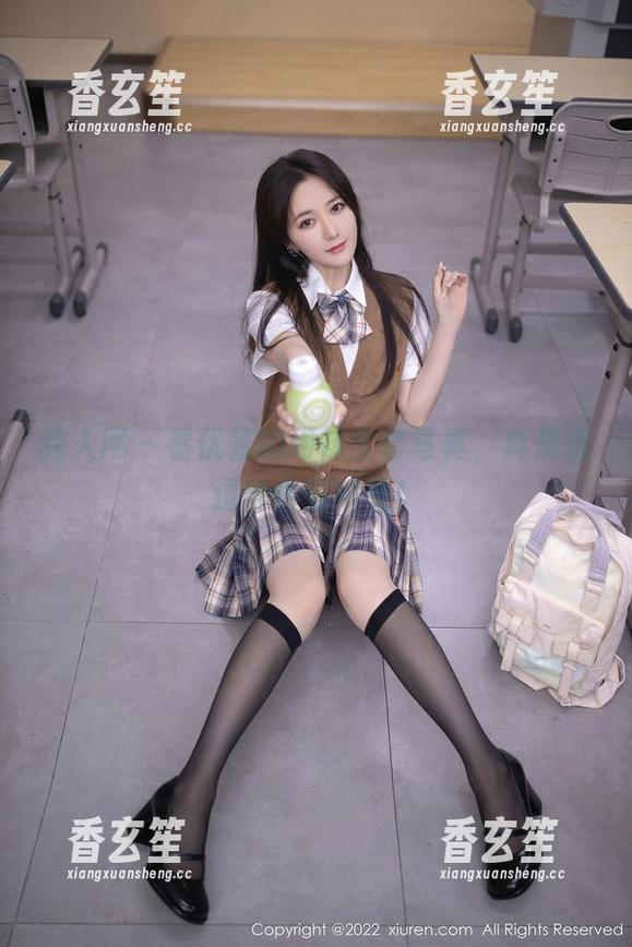 秀人网 - 看优酱的网袜全套写真，真是挑逗得恰到好处！