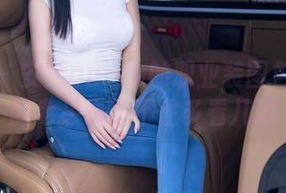 秀人网 – 安然anran的职业装图包：让你的老板也忍不住多看几眼