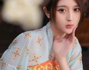 秀人网 – 小甜angle的泳池图册：水下的轻语与浪花的细语