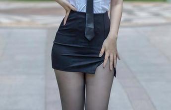 秀人网 – 徐莉芝Booty泳池私拍，原图里有那些不经意的美妙瞬间