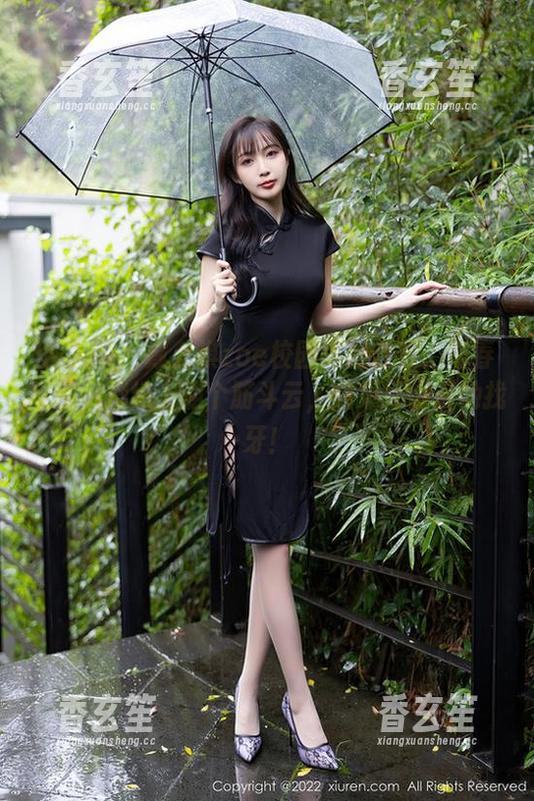 秀人网 - 戴允祺zoe校园美图合集：青春就是，操场上翻个筋斗云，结果摔得满地找牙！