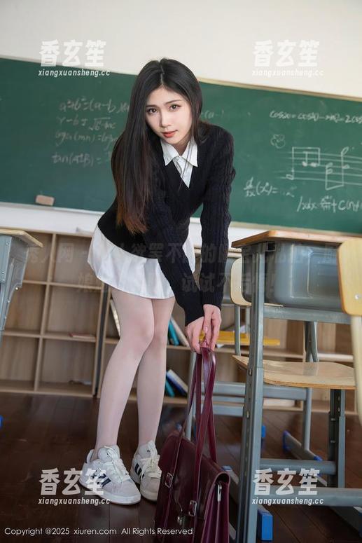 秀人网 - 让人欲罢不能的曦宝儿私拍，厨娘魅力无限，试试不后悔！